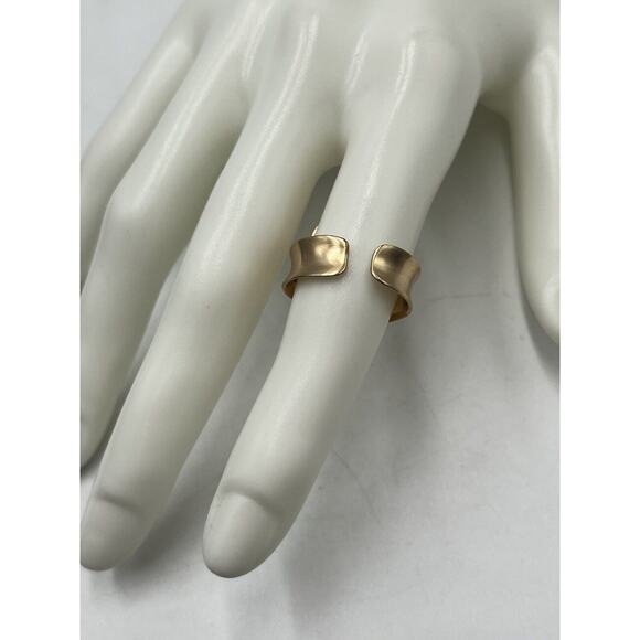 Kendra Scott SALLY Brass brushed Gold Tone Arrowhead Crystal Adj Ring Sz 6.75 - Picture 8 of 16